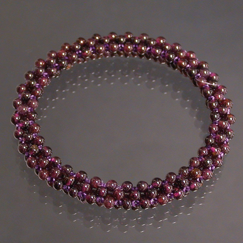 Bracelet grenat billes 3mm tressées